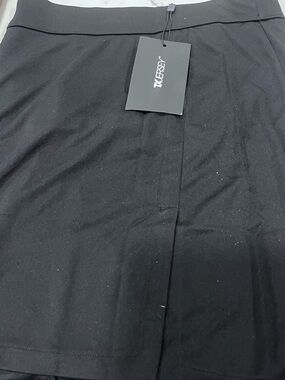 J.Lindeberg Black TXJersey golf skort- new with tags- size XS- smoke free home.